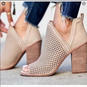 Vince Camuto Kensa Almond Beige New TumbledNubuck
